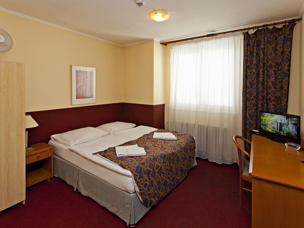 A Plus Hotel & Hostel Prague Ngoại thất bức ảnh