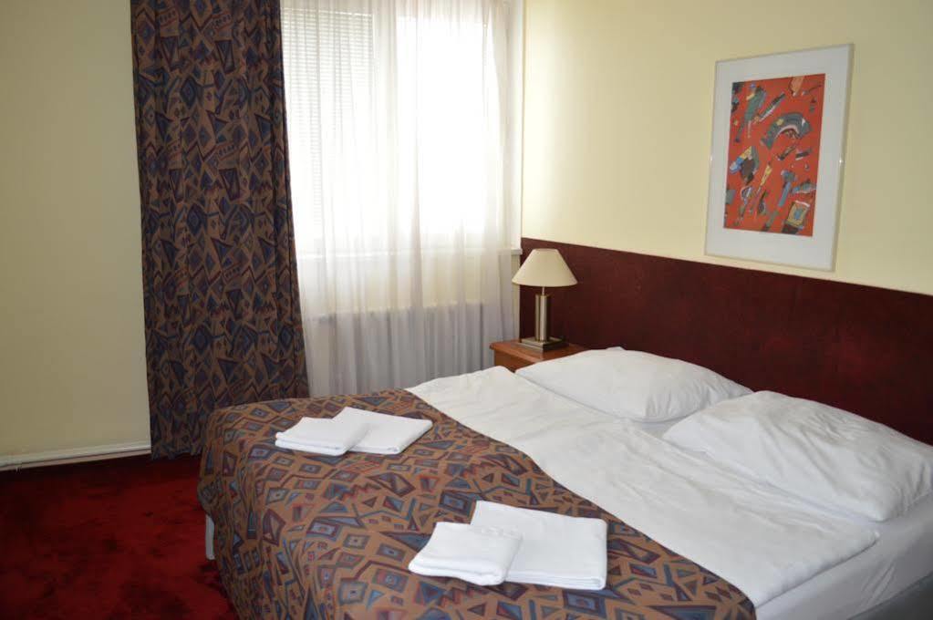 A Plus Hotel & Hostel Prague Ngoại thất bức ảnh