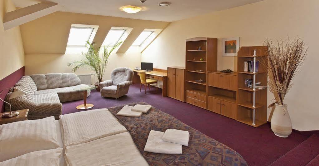 A Plus Hotel & Hostel Prague Ngoại thất bức ảnh